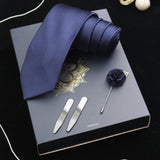 Peluche The Classy Black Ornaments Gift Box for Men